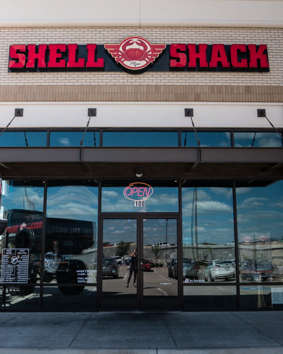 ShellShackPlano's tweet photo. Some of the best seafood in Plano can be found right through these doors. The next time you're driving down Dallas Parkway, stop by and say hi! #PlanoTX https://t.co/8xqMxBvbPN
