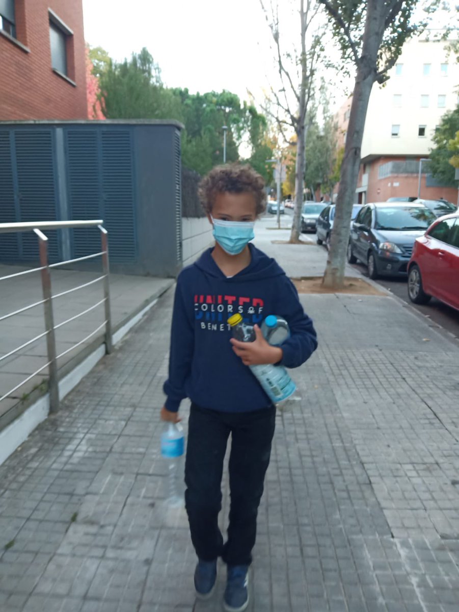 anitaportugal04's tweet photo. Mi coliflor reciclando 🥰Qué lindo ❤️ #sindromededown #downsindrome https://t.co/XNsEcP3oJL