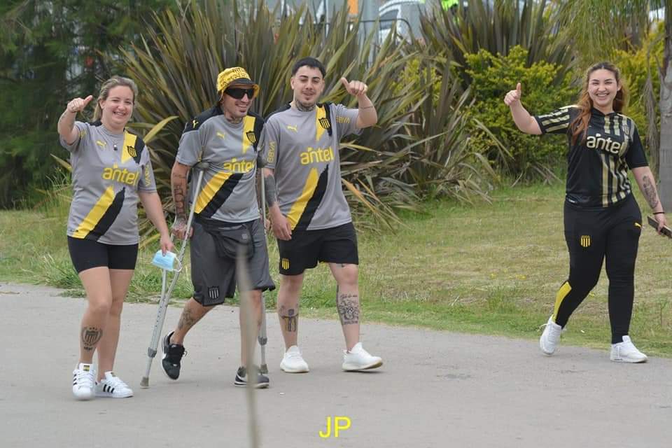 Ferchuu1891's tweet photo. Ellos siempre! 💛🖤 https://t.co/ixEd3gr6lQ