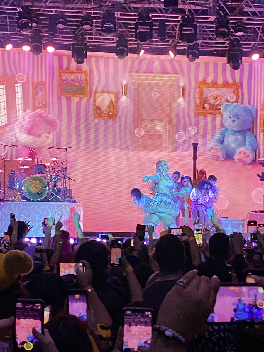 jschugardt's tweet photo. About @MelanieLBBH’s concert last night, it was pure magic. #halloween2021 https://t.co/np8W5UHbwa