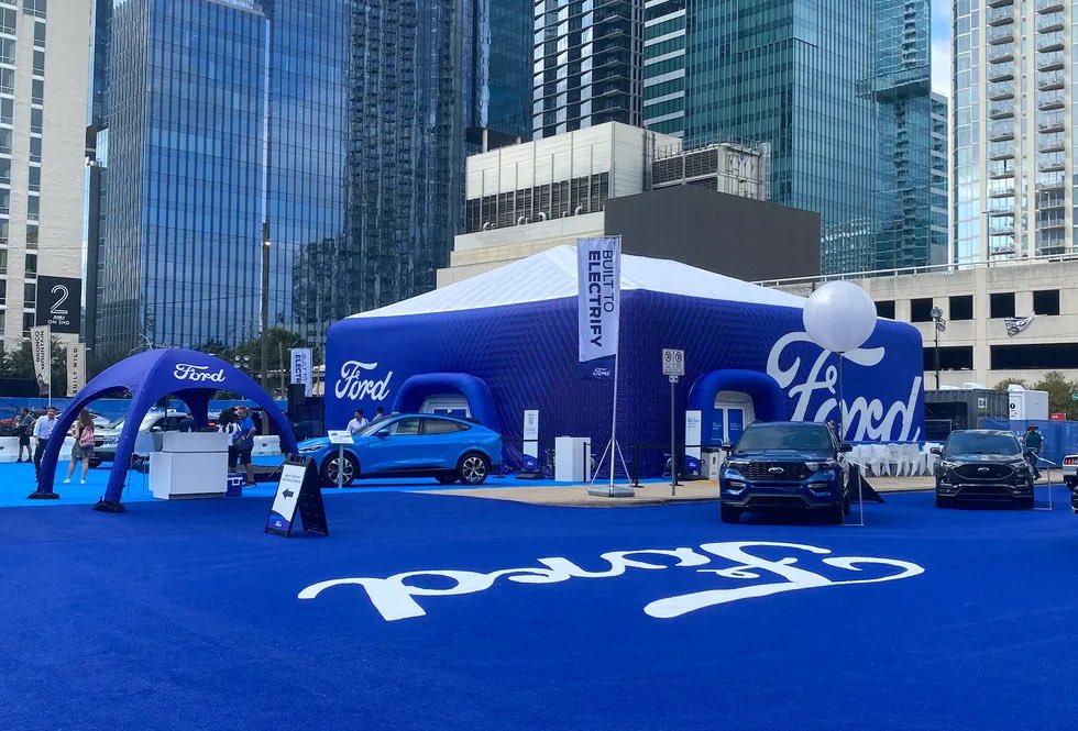 Evolutiondome's tweet photo. Look at that π Republic Square, Downtown Austin, Texas last weekβ¦. Branded 15m Cube and X Pods making a huge impact for Fords electric vehicle launch. #Inflatable #TemporaryStructures #BrandedStructures #BrandedMarquee #BrandActivation https://t.co/yjgP2jlC27