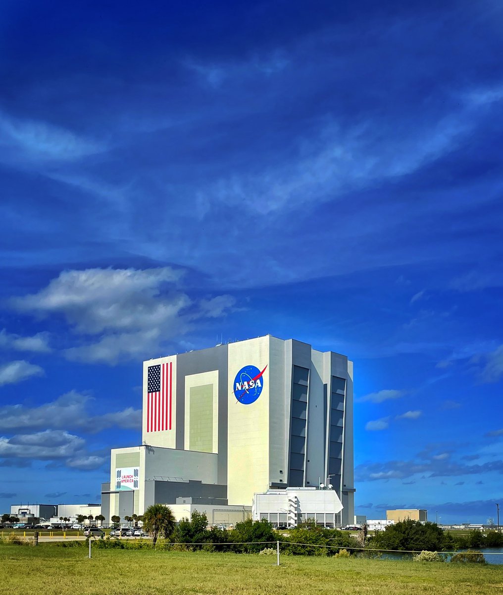 Dr_Niamh_Shaw's tweet photo. SPACENEWS: #Crew3 launch update-now scheduled Tue night/Wed minting 5.10am Irish time.Follow the launch of our @esa astronaut @astro_matthias &amp; his @nasa crewmates to @Space_Station on @SpaceX #crewDragon from the roof of the infamous VAB with me on @RTEjr ! #CosmicKiss #spqcd https://t.co/Q8ZgeddfIg