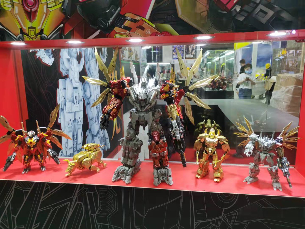 TFsource's tweet photo. Both Masterpiece and Legends scale versions of Cang Toys Thunderking combiner were on display at the CICF x AGF 2021 convention.
Preorders up at TFSource: https://t.co/fWEFK6rVyu https://t.co/uajklYNuiR
