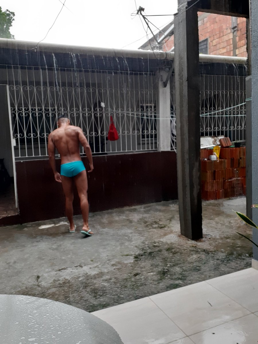 forestblackbra's tweet photo. Banho na chuva https://t.co/6wvsOvOXUc