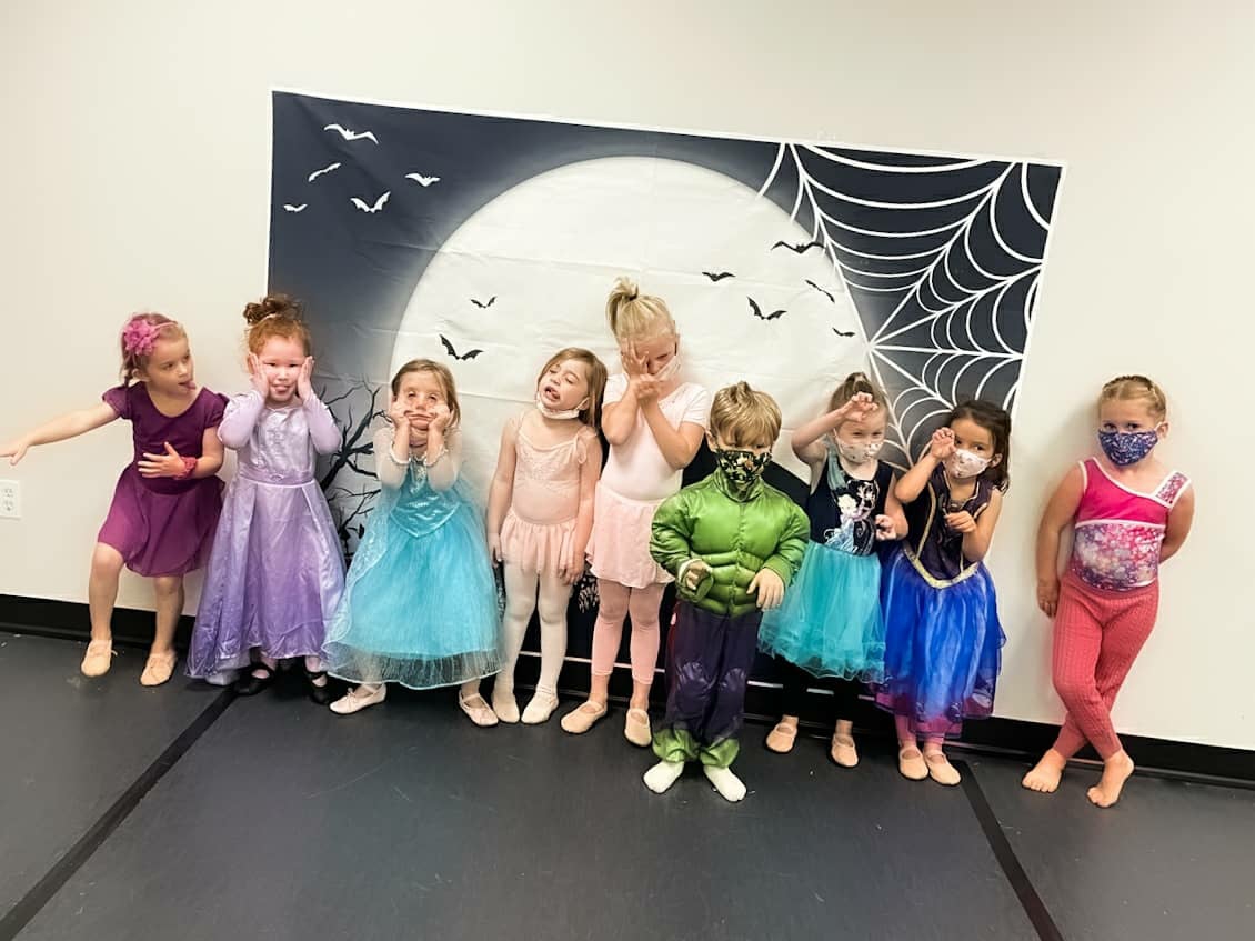 _MomentumDance's tweet photo. Happy Día de los Muertos 💀💀☠ Last week for our All Hallows' Eve Spirit Week was a blast! Loved seeing you in your costumes and/or dressing up for Disney Day, Bald Day, 90's Day, and Baby Day!!! Too much fun!!! 👻 #momentumdanceproject #MDPszn5 https://t.co/D2kPX908Uq