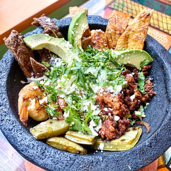 SyracuseEats's tweet photo. Margaritas Mexican Cantina, a fun lively authentic Mexican restaurant. You and your friends can have a great meal and a fun time! Stop in and try the amazing food! #YUM #Margaritas #Food #Syracuse #Goodeats https://t.co/Bx8LotmJhK
