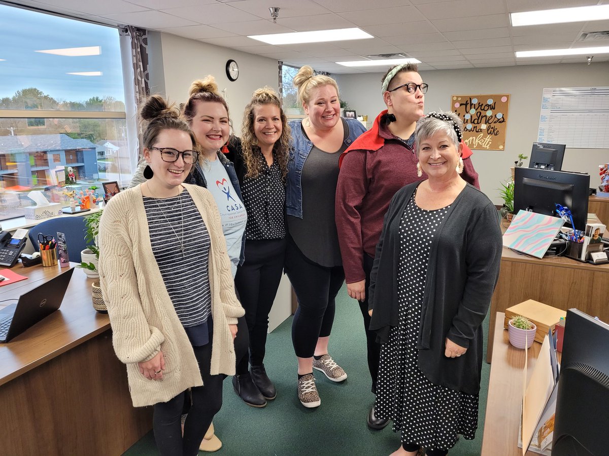CaptainSGF's tweet photo. My staff at #CASASWMO dressed like me today at work and they were really spot on. ✔Giant earrings ✔Polka dots ✔Flannel ✔cape
MY OFFICE FAMILY IS THE BEST! ❤ https://t.co/MEUlYQOzt9 https://t.co/usjxsnLW1i