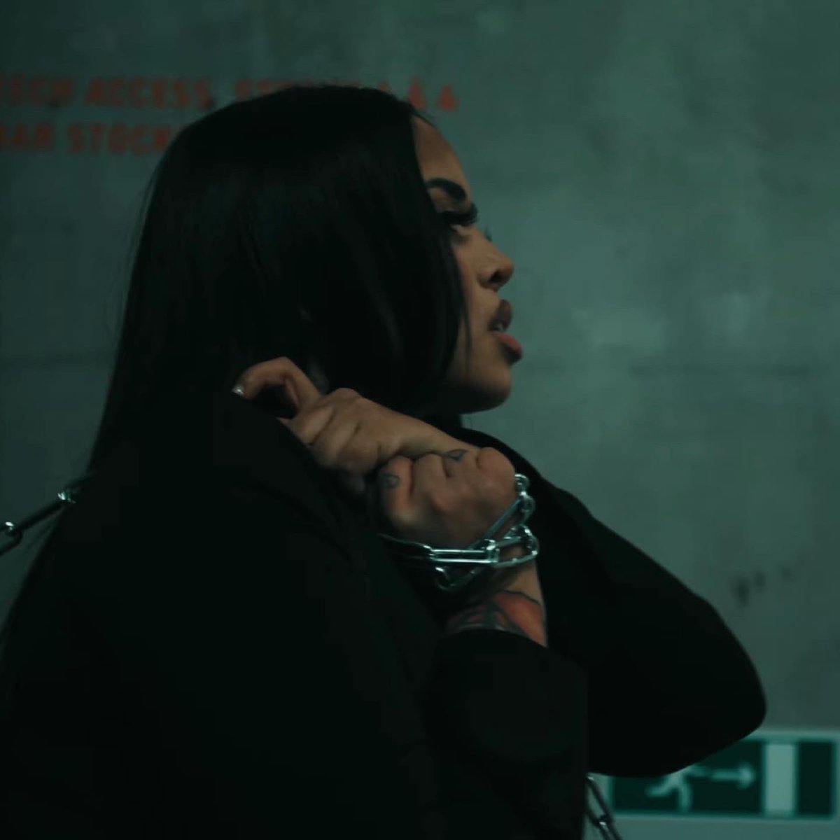 Le cœur menotté, ambiance monotone 🐉