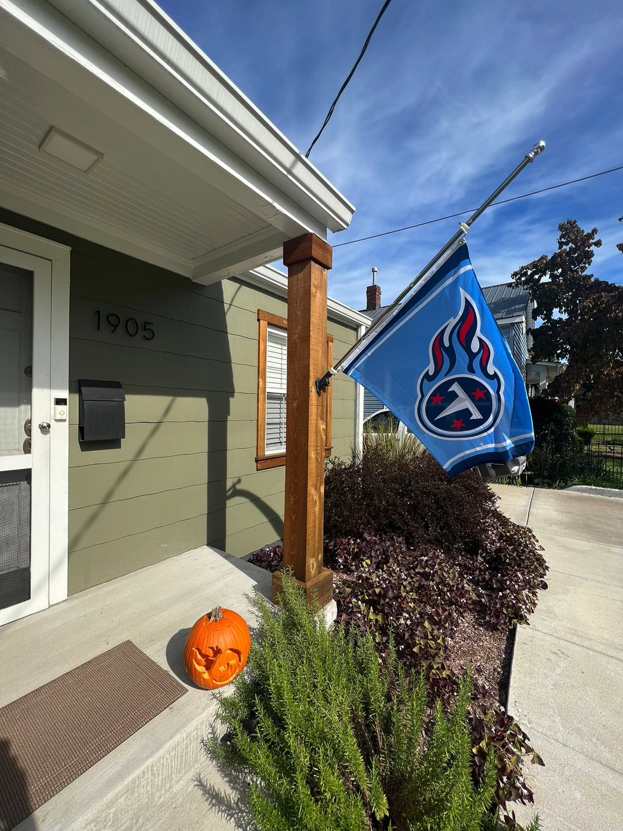 The Titans flag flies at half-staff today #DerrickHenry <a href="/Titans/">Tennessee Titans</a> #titans