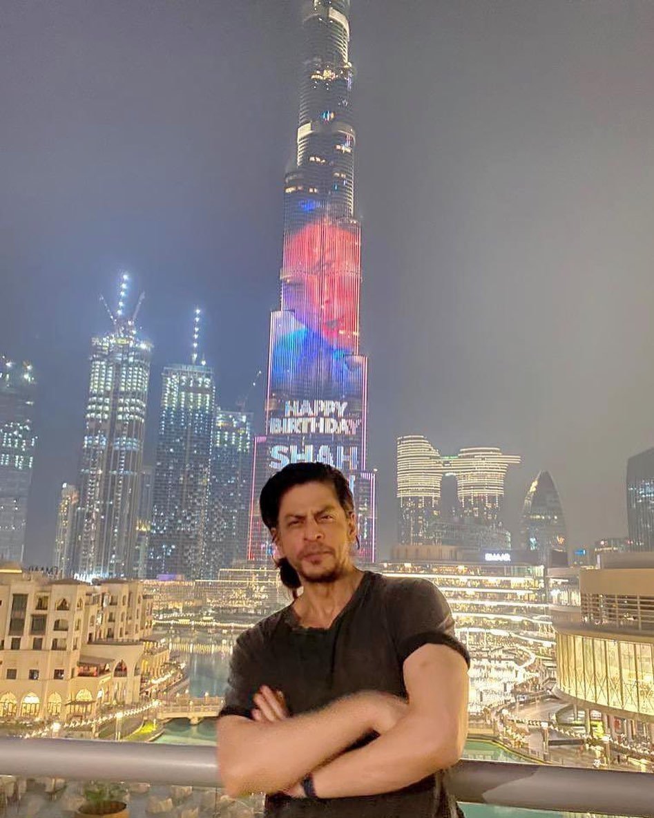 bombaytimes's tweet photo. Here's wishing King Khan @iamsrk a very happy birthday 🎉🎂

#HappyBirthdaySRK #HappyBirthdayShahRukhKhan #ShahRukhKhan https://t.co/4qkmloqeCr