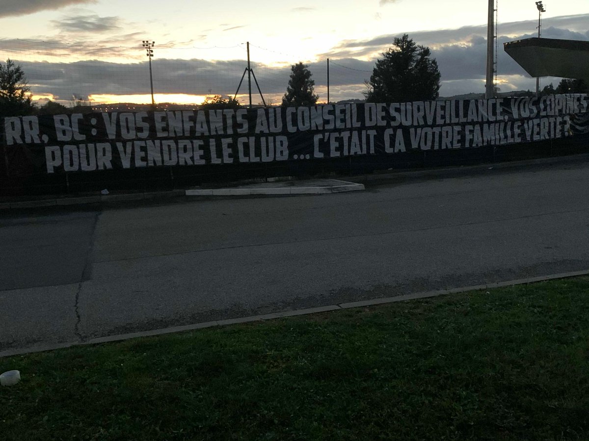 VertsEnColere's tweet photo. « RR, BC : VOS ENFANTS AU CONSEIL DE SURVEILLANCE, VOS COPINES POUR VENDRE LE CLUB... C'ETAIT CA VOTRE FAMILLE VERTE ? »  #ASSE https://t.co/4mOyooaKG4