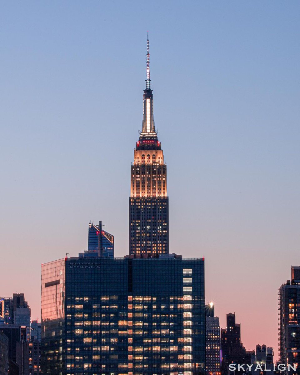 EmpireStateBldg's tweet photo. Who said you can’t wear white after Labor Day? #ESBright 
 
📷: skyalign/IG https://t.co/1P4Rc257I7