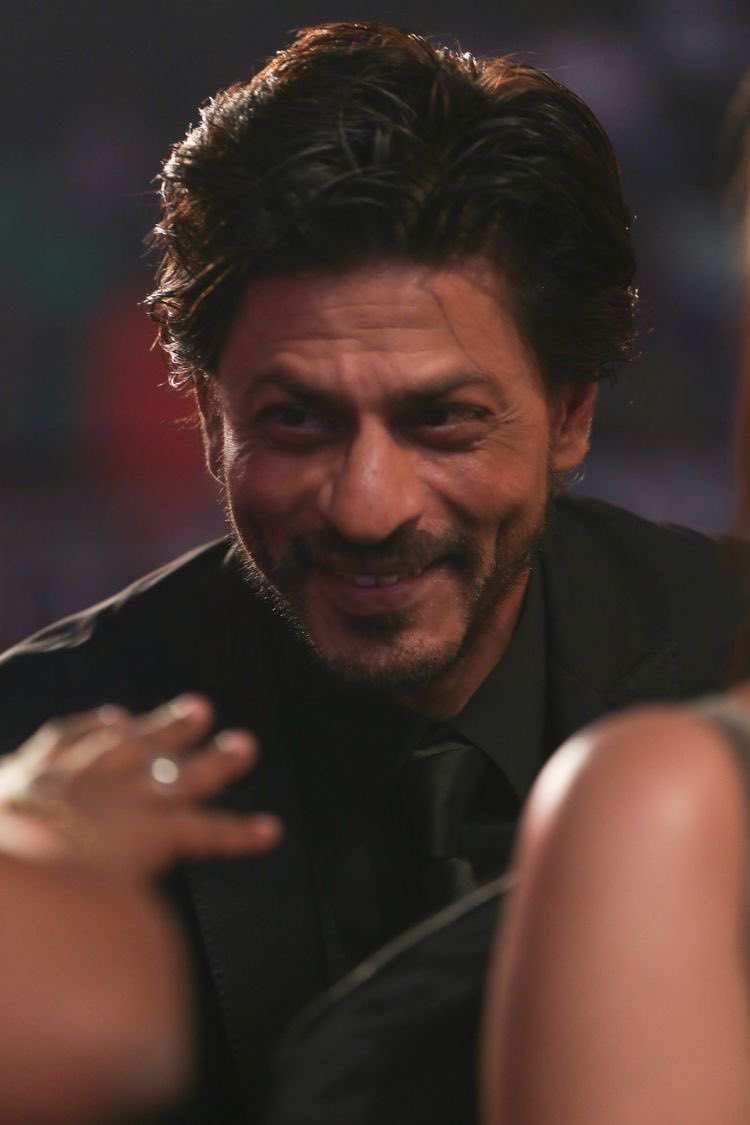 filmfare's tweet photo. They don’t make ‘em like this anymore! 

Through thick and thin, there’s only one king… #ShahRukhKhan. 

Here’s to the man of strength, power and humility. #HappyBirthdaySRK https://t.co/QcpkceBPen