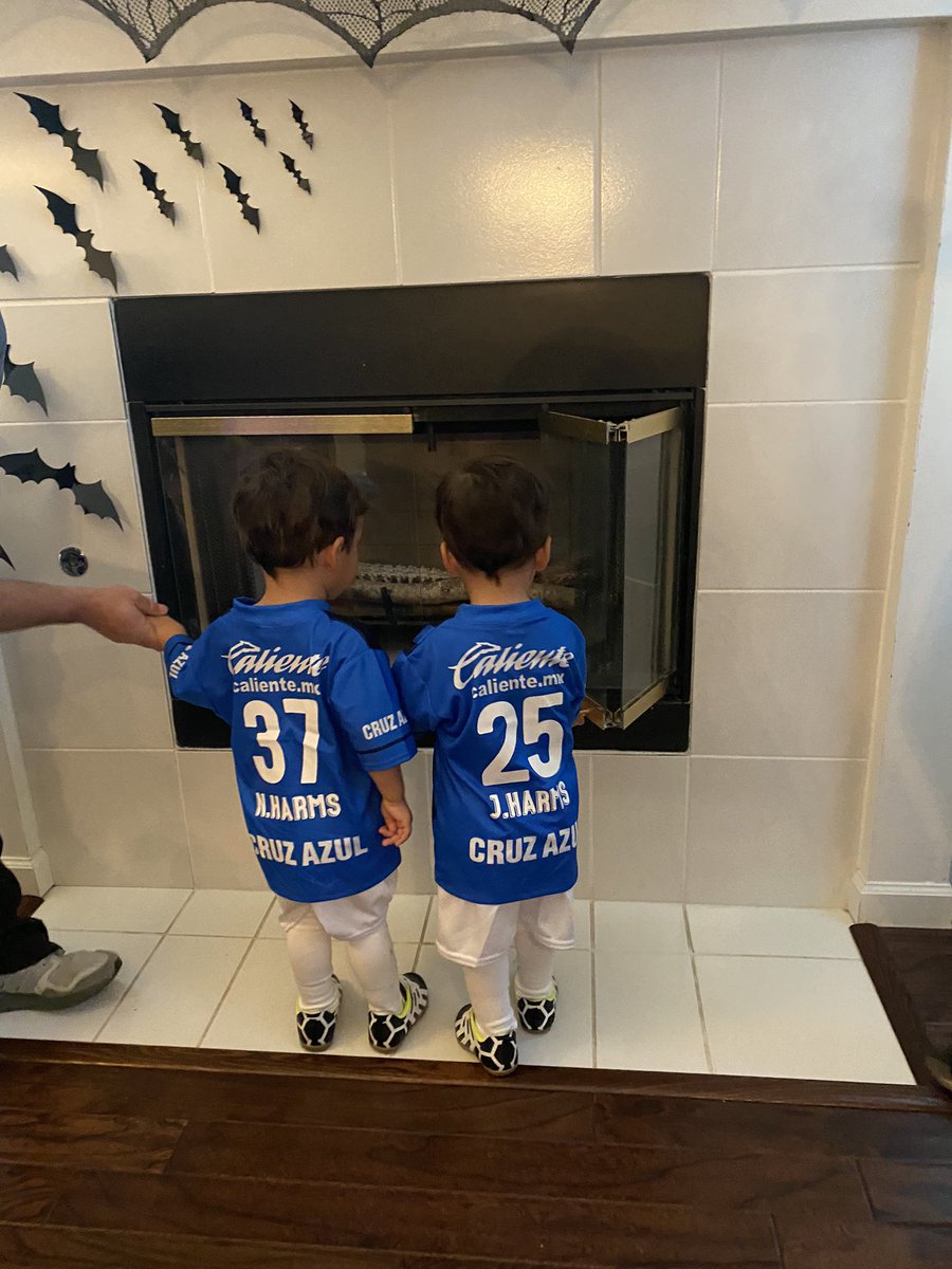 VHarms_CommsGal's tweet photo. Ole ole ola…#futuresoccerchamps https://t.co/imxNlcG5LP
