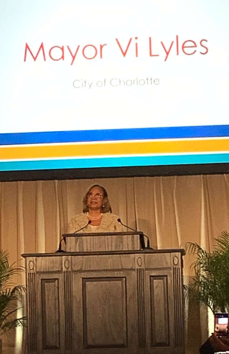 cthomasclt's tweet image. Great news today at JCSU!!!
@CLTMayor announces a $250M public private partnership to advance racial equity in Charlotte focused on Digital Equity (@QueensUniv &amp;amp; @cmlibrary),  @JCSUniversity, Corridors of Opportunity (@CLTgov) and improving career pathways (@clt_alliance).