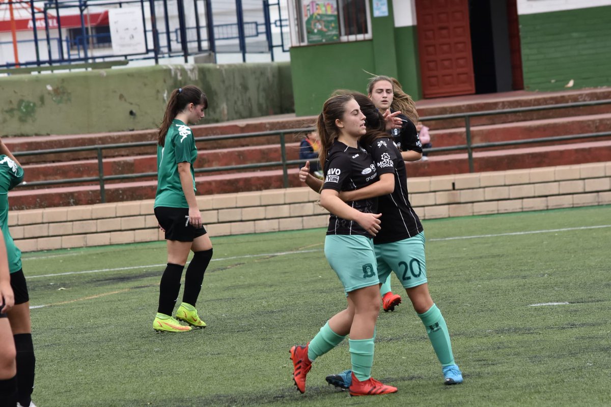 FeminasDBFC's tweet photo. Partido de liga categoría senior 
EXTREMADURA/ FÉMINAS 💪🔝
#feminásdonbenito
#Guerreras
#algomásqueunclub https://t.co/peH9ITWqRp