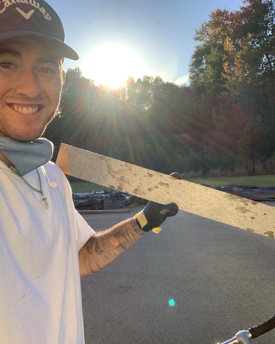 jimmystuart_'s tweet photo. Life is but a movie, life is but a dream. Life isnβt always what it really seems. π¬π¨πΏπ΄ββοΈπ¨ #3rdgenerationsetpainter #movie #magic #construction #painter #picasso #aging #movement #gloss #clear #dreaming #cestlavie #action #skrt #ridingaround #gettingit #scene #actor #yallywood https://t.co/HbkFDogrGC