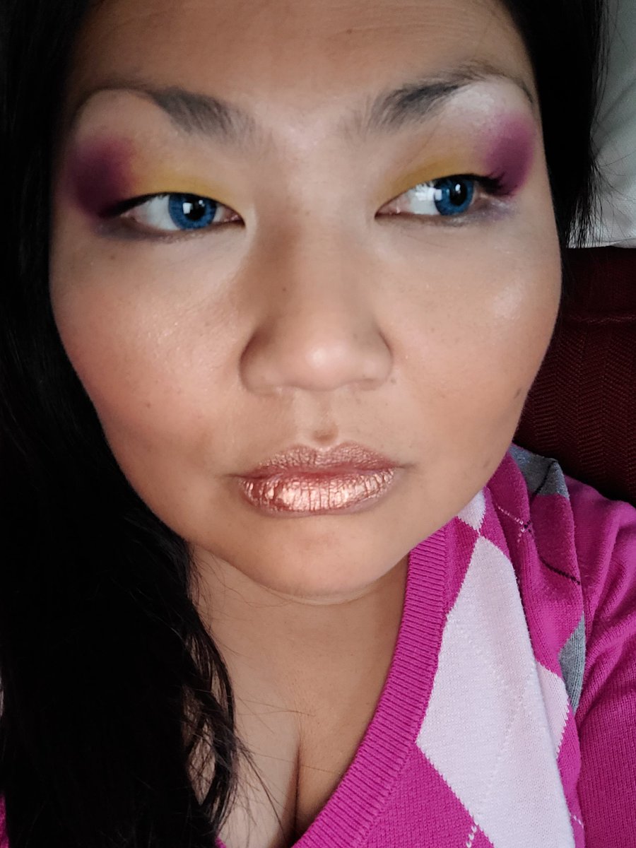 jessica__4412's tweet photo. @JeffreeStar @shanedawson Who else is celebrating with us? 🍾💄
#conspiracypalette #ranch #tanicon #foodvideos #notafact #sleepparalysis #igottago #magicstarconcealer #fuckproofmascara #alienice 

On the real: I get more compliments when I wear this palette. Congratulations! 🎊 https://t.co/etKVWg8DDn