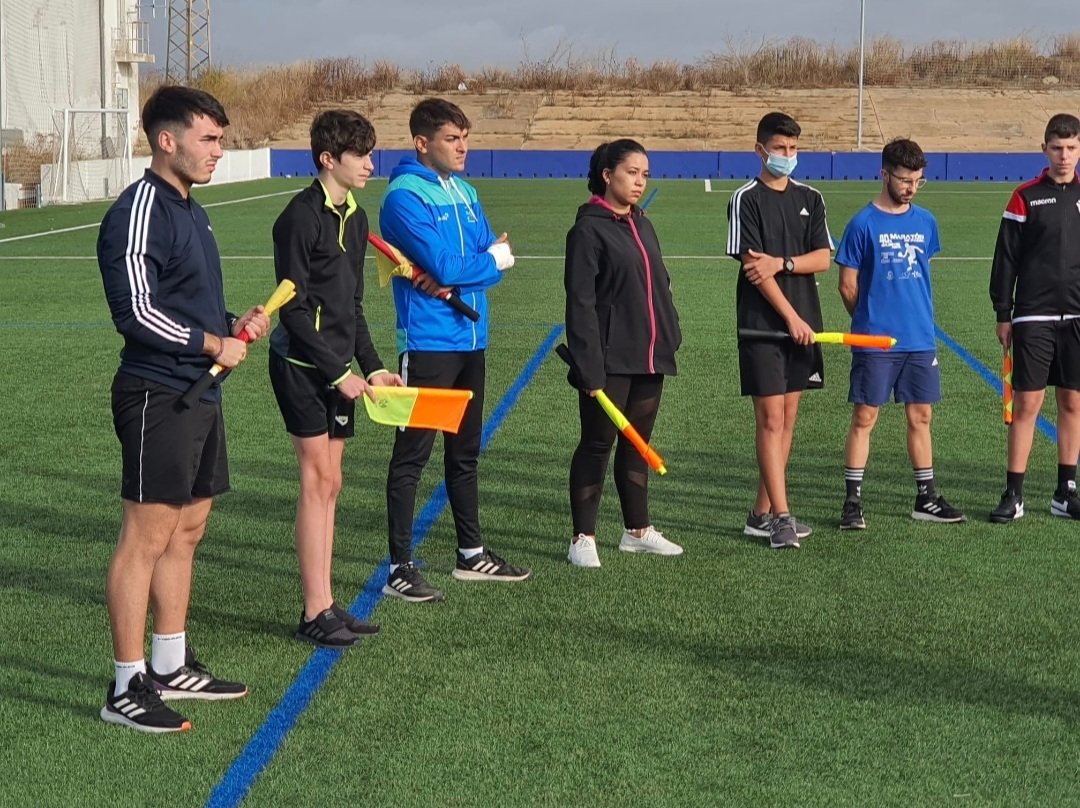 Los árbitr@s onubenses de nuevo ingreso del Comité Andaluz de la <a href="/RFAF/">RFAF</a> han estado esta mañana en los campos federativos de La Orden siguiendo su proceso formativo. 
Agradecer a los árbitr@s de superior categoría su colaboración.