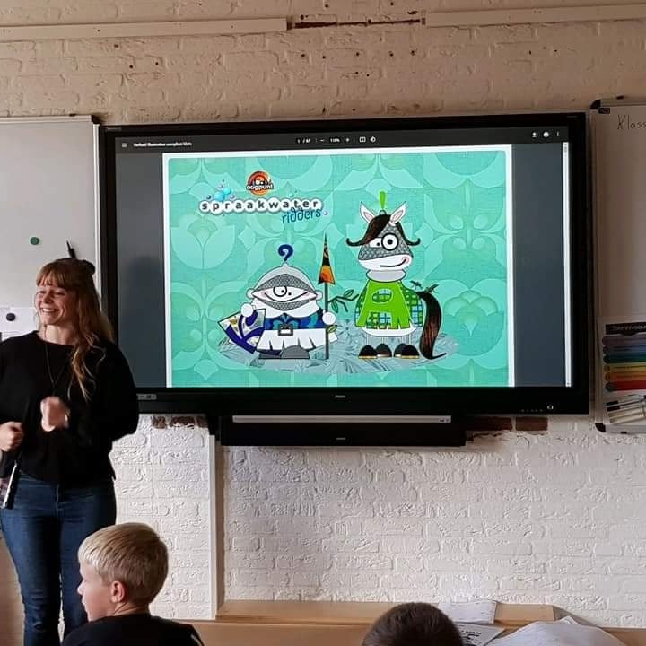 ObsDeSpelwert's tweet photo. Vol energie kon iedereen weer aan de slag zo na de vakantie. Hadden jullie er ook weer zin in? Groep 4 en 5 vielen meteen met hun neus in de boter en kregen een superleuke en educatieve les van oogpunt schooltheater. https://t.co/ApDh3JyHao