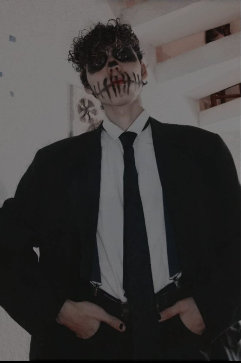 soysahiel's tweet photo. Otra fotito de Catrín 💀✨💀
.
.
.
#halloween #diademuertos #catrin #catrinmakeup #malecatrina #boy #pic #halloweencostume #halloweenmakeup #picture #lgbt #bi #suit #suitboy  #mexicano #picoftheday #mexicanboy #lgbtmexico #aestheticboy #foto #photography #photo #bisexualboy #gay https://t.co/yqRlGFn8lv