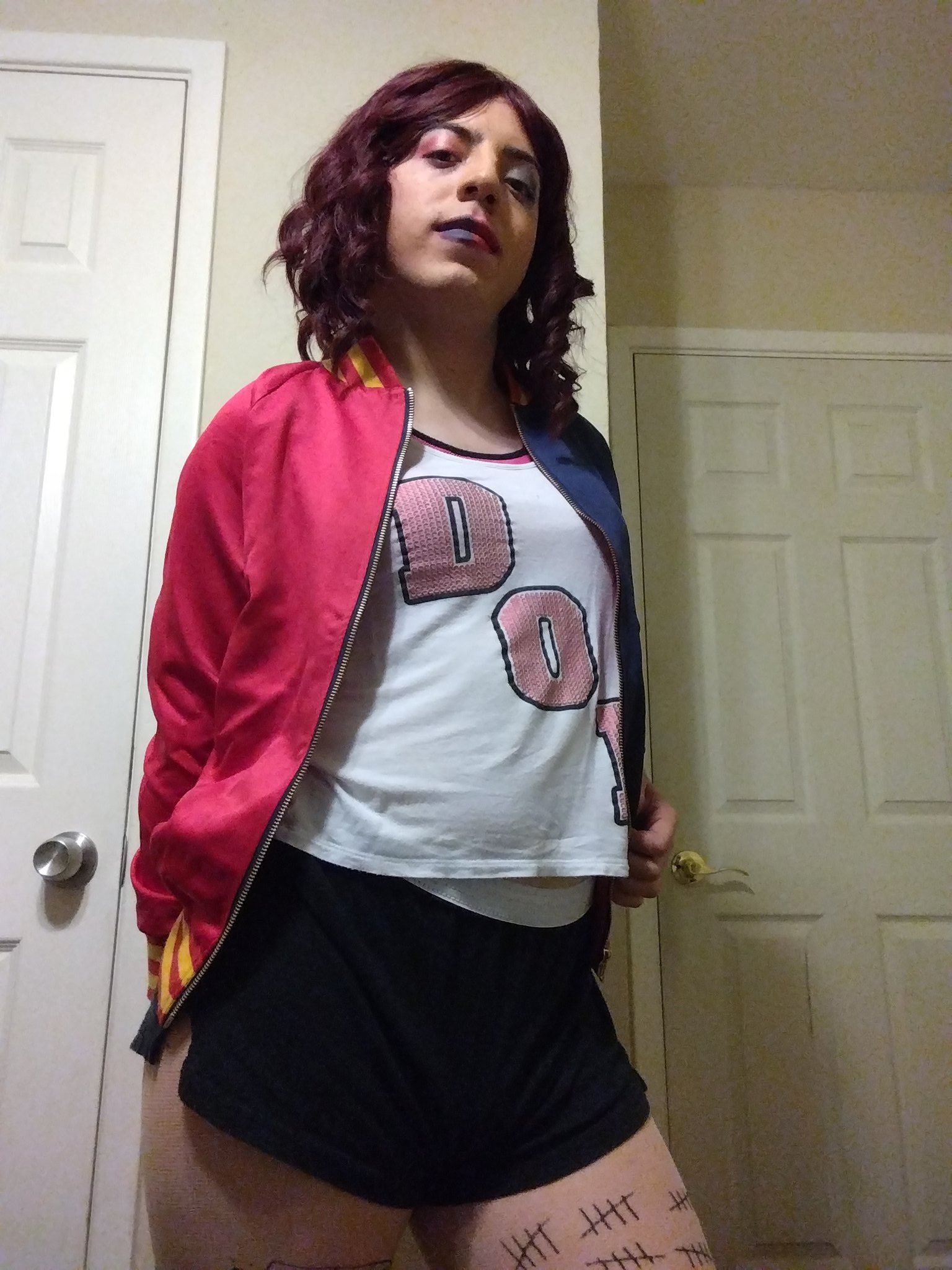 1 pic. Hope you all had a great Halloween yesterday 🥰☺️ #Femboy #harleyquinncosplay #harleyquin #HarleyHalloween #halloweencostume #Halloween #sissy #trapboi #cosplay https://t.co/xGkr9yY35N