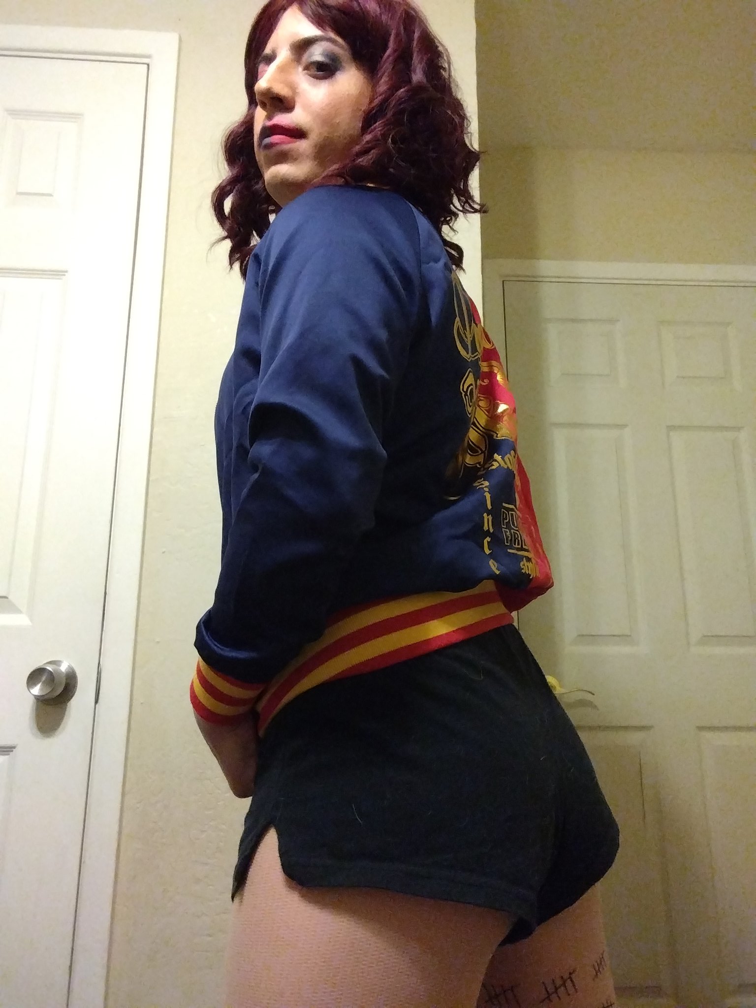 2 pic. Hope you all had a great Halloween yesterday 🥰☺️ #Femboy #harleyquinncosplay #harleyquin #HarleyHalloween #halloweencostume #Halloween #sissy #trapboi #cosplay https://t.co/xGkr9yY35N