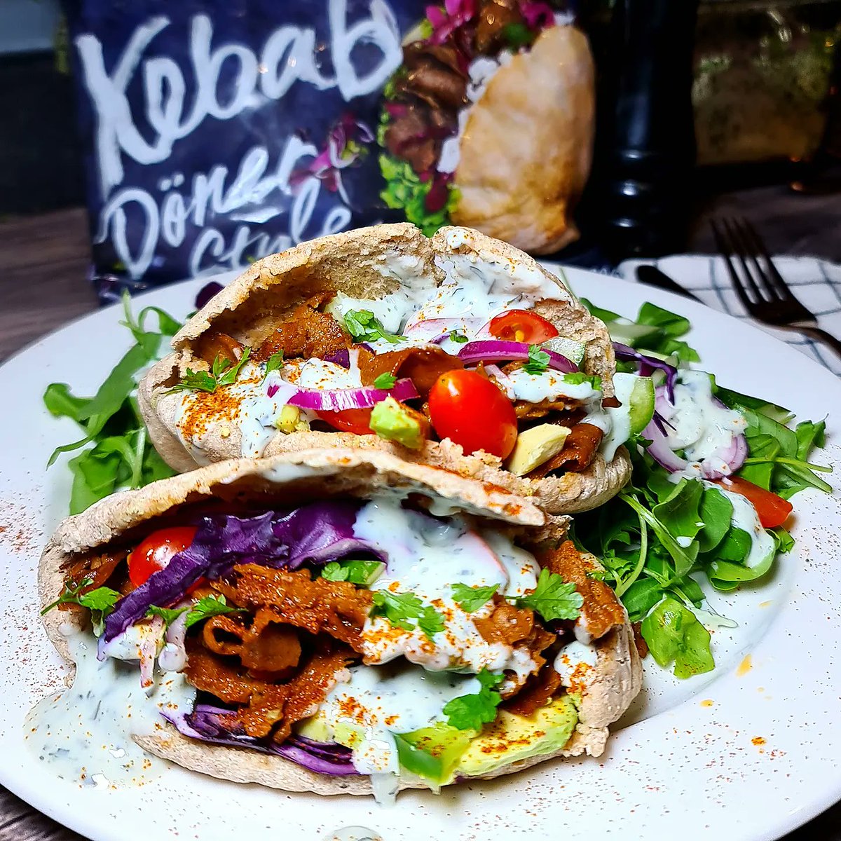 Aaronvegan's tweet photo. Oumph! Kebab Döner Style.
I've been looking forward to trying this kebab 'meat' as I love everything @eat_oumph does. Perfect texture & full of flavour. It's a winner!
In a seeded pita with green pepper, tomato, onion, avocado, coriander, red cabbage & mint yoghurt sauce #vegan https://t.co/20kKyFqFtL