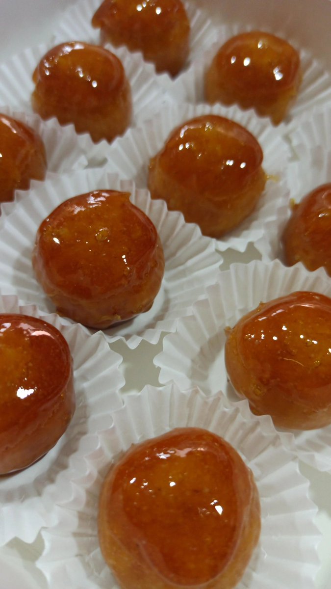 Feliz inicio de semana con mucha #TradicionCriolla 🥥🌴 y estos coquitos que son los favoritos en #Almibarte