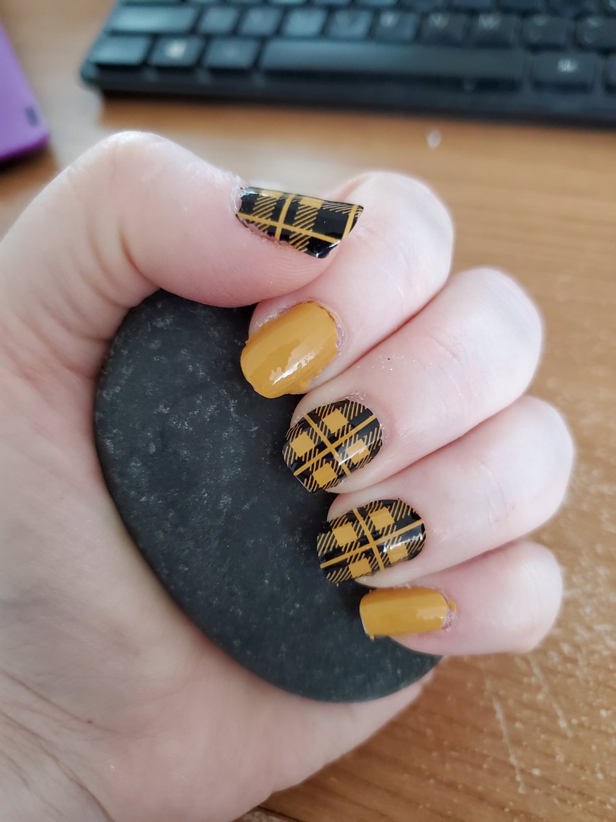 jonnapeterson81's tweet photo. What's cozier than plaid flannel? #colorstreet #BreakingPlaid https://t.co/BGh3RpzH6u