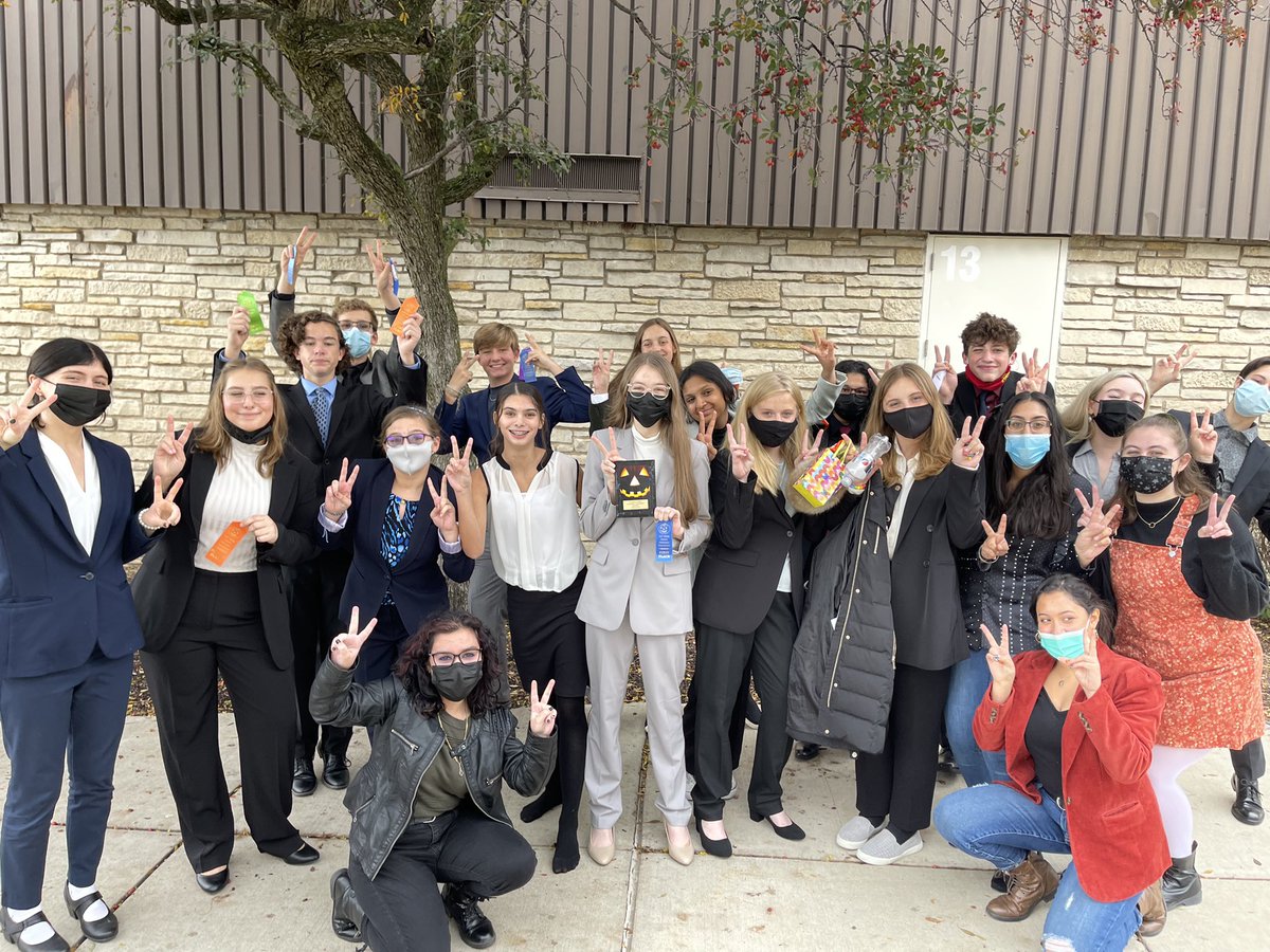 LemontSpeech's tweet photo. Our novices kicked off the season with a 3rd place finish at the H-F Halloween Classic! We had 3 tournament champions and many other students placing top 6 in their events. Awesome start! Let’s keep it going! #WeAreLemont https://t.co/10lENXZVbL