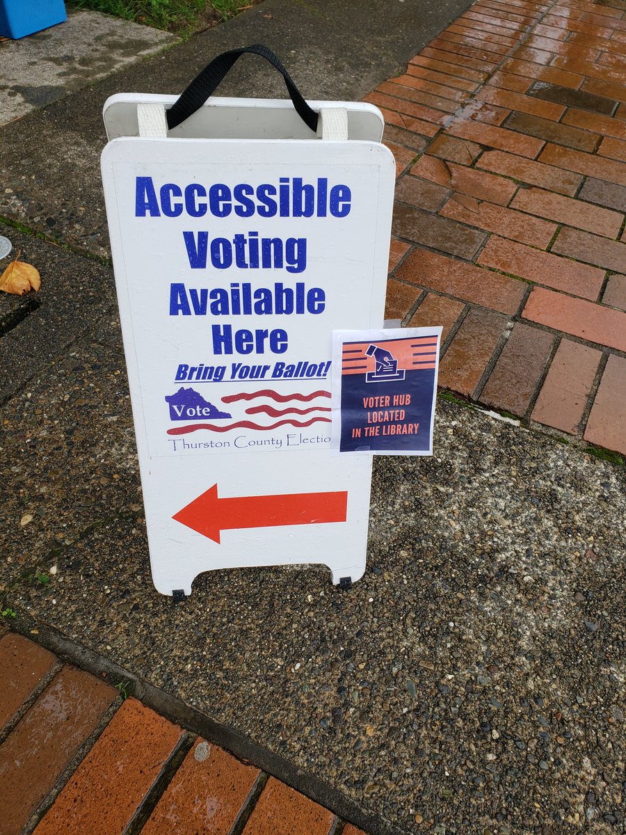 EvergreenGovRel's tweet photo. Students still have time to vote on campus! Thank you @SenMarkoLiias for your leadership in bringing voting hubs to higher education institutions across WA. https://t.co/v8bpzsdrC3