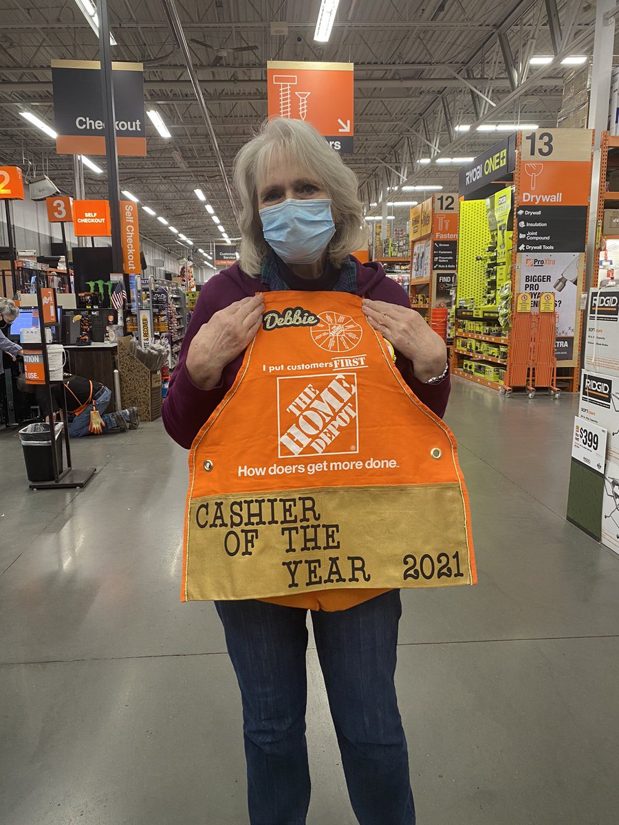 kattie57's tweet photo. So proud to recognize Debbie, our 2021 Cashier of the Year! Well Deserved! #3206Strong #GETInvolved @MCasemier @Cody_Abbott22 @Daddyz55 @KellyConnors7 @GarganoTom https://t.co/9G6S6MwFhJ