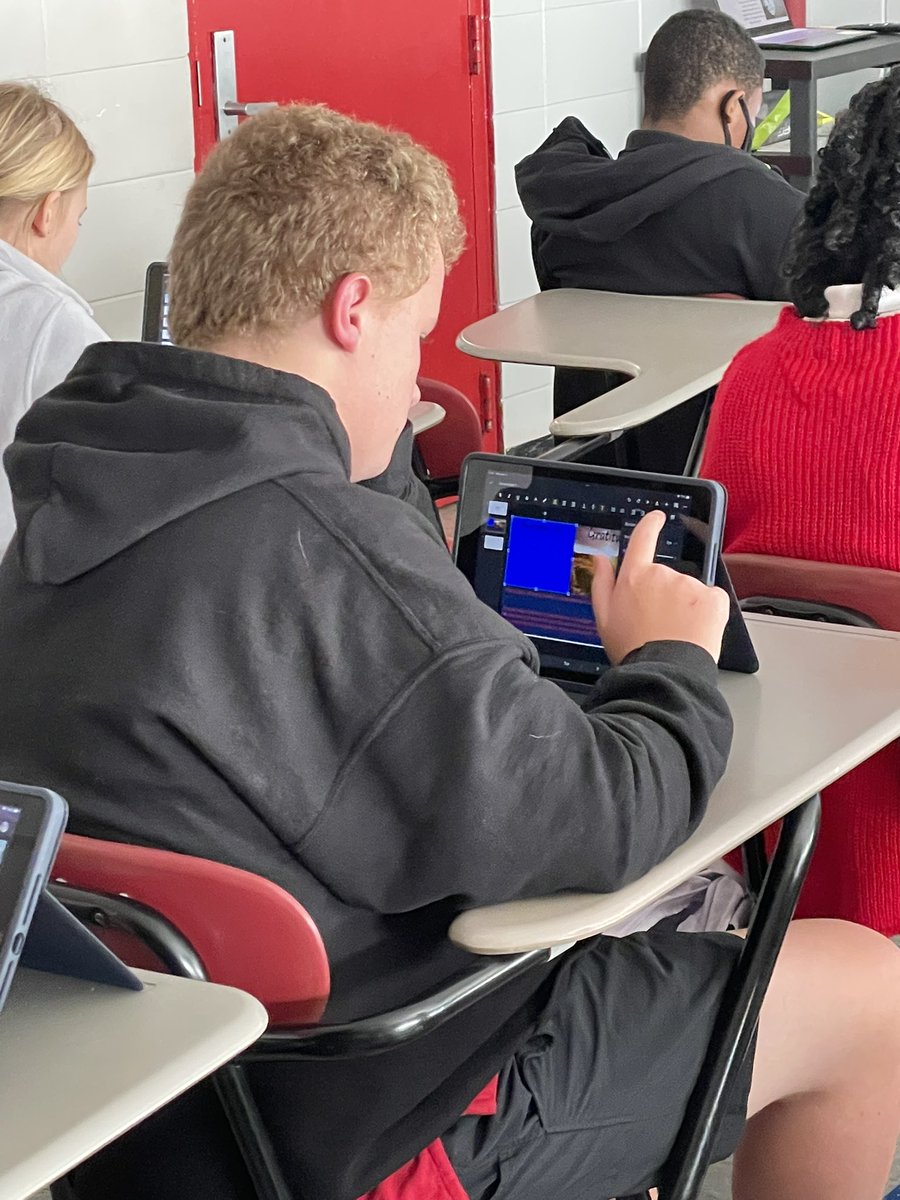danimcalister's tweet photo. We started our digital gratitude journals today. #attitudeofgratitude #wlmsgreatday #lcsdexcellence https://t.co/G5hdCem1t5