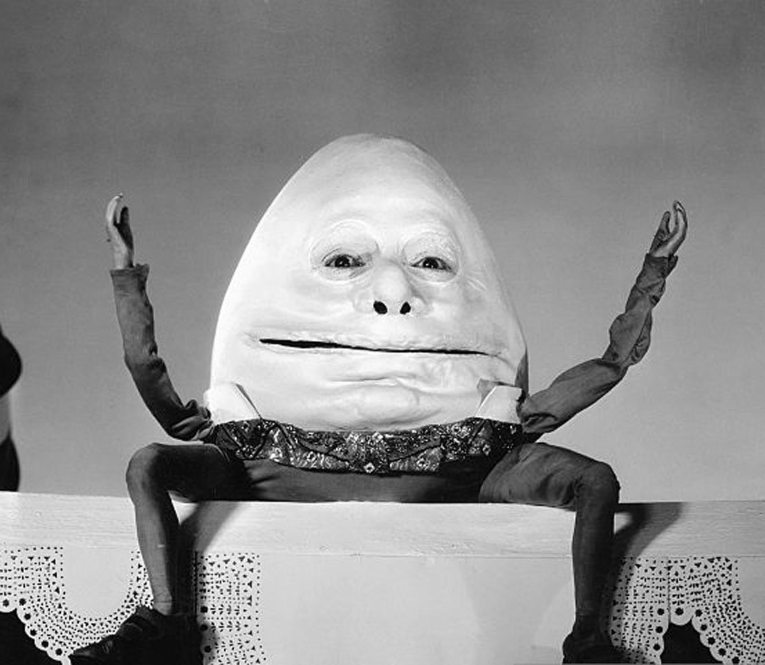 weirdwithwords's tweet photo. the 1933 version of alice in wonderland is like chugging nightmare fuel directly from the pump https://t.co/38uQaLcGHV
