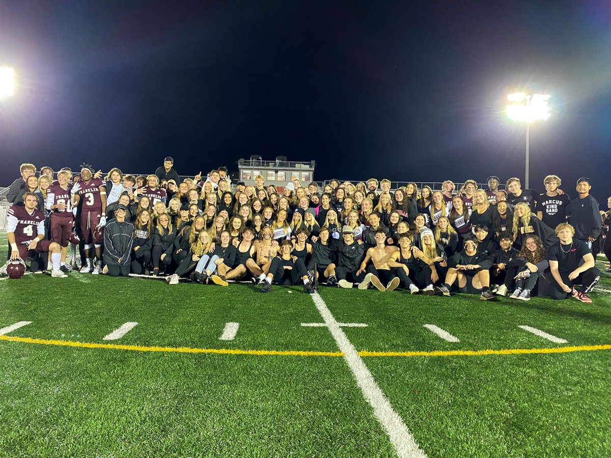 wcsFHSje's tweet image. ✌️SENIORS✌️ And just like that, the Friday Night Lights turn off. Super proud of the ENERGY and VIBE that our @fhsflagship brought to EVERY single Friday Night! 💪#unmatched #bestsection #notevenclose