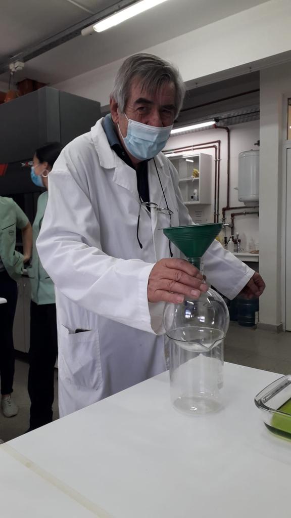 RaulAndresGil's tweet photo. El más Genio de los Genios....
Cuánta entrega a la @fqbf_unsl y a la @noticiasUNSL, Carlos Tonn. https://t.co/Eaf3RN0eme