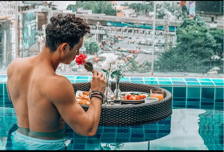 mavkangjr's tweet photo. work hard, travel harder 🥇🔥
#actorlife #actinglife #actors #cast #lightscameraaction #behindthescenes #actress #love #model #film #movie #actorslife #hollywoodfitmodel #fitnessinspiration #fitnessinspo #fitlifestyle #characteractor #professionalactor #instaactor #actorforlife https://t.co/fi9lFqA42o