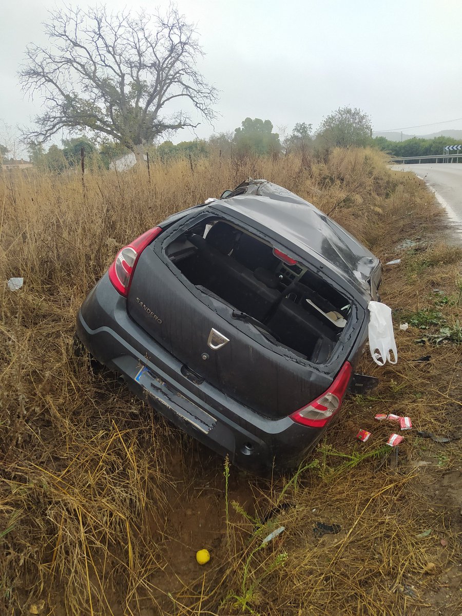 5 accidentes en una mañana en el tramo de Setenil a Puerto del Monte, incluido el nuestro.
Una carretera sin mantenimiento es una carretera peligrosa <a href="/diputacioncadiz/">Diputación de Cádiz</a>