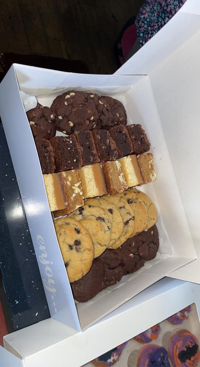 Thank you Maura, Aoife and Eilis of @consider_it_cakes for surprising us yesterday morning by dropping in these fabulous Halloween treats for <a href="/midwestsimon/">Mid West Simon</a> Ennis residents. We really appreciate your baking 🧁🎃

#halloween #halloweentreats