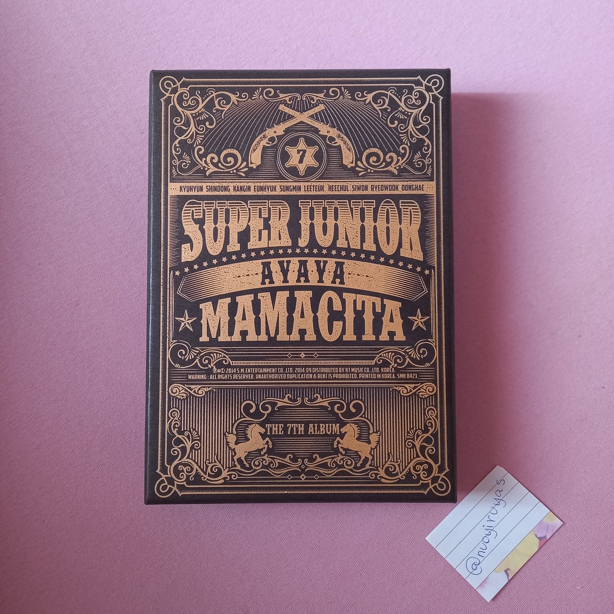 nuoyiruyas's tweet photo. ✨[VENDA] SUPER JUNIOR✨

Álbum MAMACITA AYAYA (Vol. 7)

- R$ 60,00 + frete pela sh0p33 (link na dm)
- não acompanha photocard e pôster
- não contém avarias

✨mais fotos/vid pela dm https://t.co/zpRAyPH8S4
