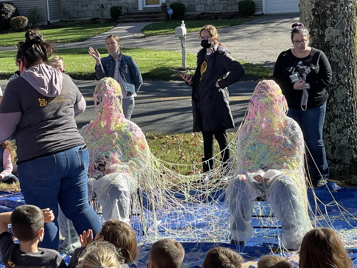 astory18's tweet photo. Congratulations to all of our MHHS readers! You read almost 900 hours and raised a ton of money for our school! #celebratereading #sillystringyourprincipals https://t.co/ZXisgeHouP
