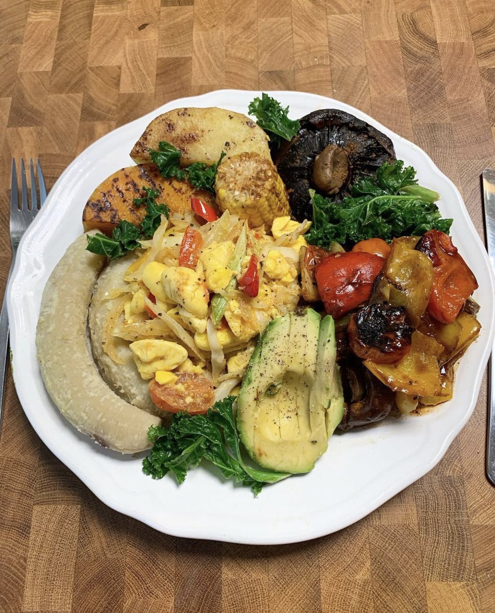 OriginalFlava_'s tweet photo. Brighten up your Mondays with a fresh healthy ITAL plant based meal to make you feel good ππΎ π£
ββ
Ackee & cabbage, grilled butternut squash & yam, Boiled Green banana, Jerk BBQ grilled veggies, steamed kale & avocado. π¨πΎβπ³π¨πΎβπ³πππΎ
Pre-order #NaturalFlava now! π link in bio https://t.co/UspN9SsP8i
