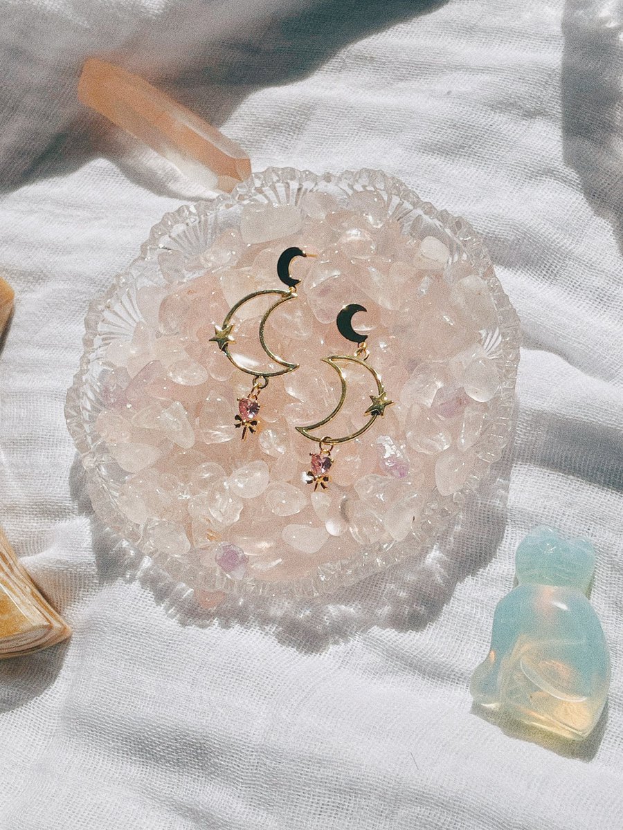 vlaviedesign's tweet photo. Sailor moon inspired✨ available now https://t.co/4rWnpKhs8g