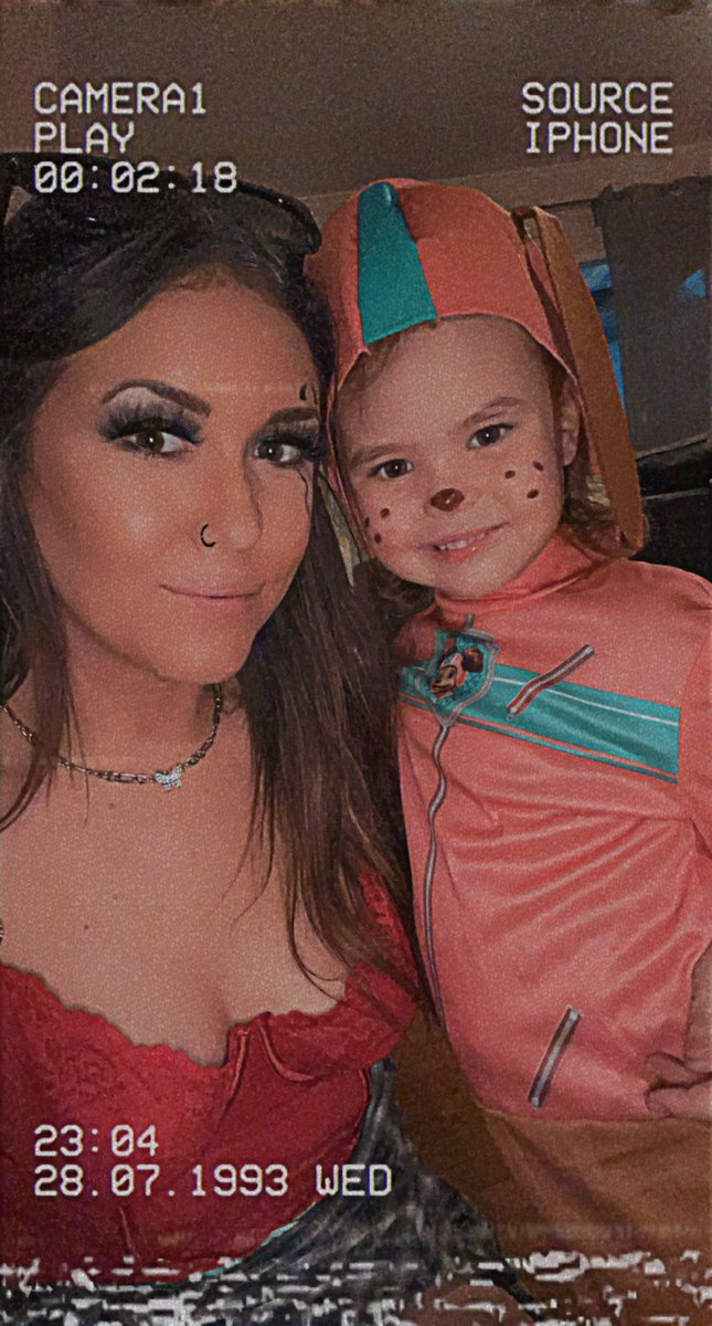 jadercampbell's tweet photo. Halloween babes 👻🖤 https://t.co/VbWW6eXozI