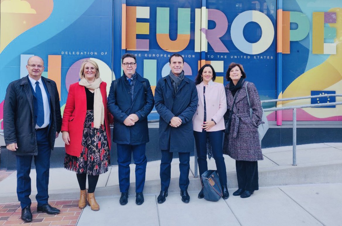 MariePierreV's tweet photo. 🇪🇺🤝🇺🇸 @PDE_EDP #AllDems
C’est parti pour 4 jours à Washington. Nombreuses rencontres pour évoquer nos challenges communs dont le changement climatique, nos relations économiques, la Chine, la défense de nos démocraties
Plus de coopération & moins de confrontation. À suivre ⤵️ https://t.co/S1jwPG4MgA