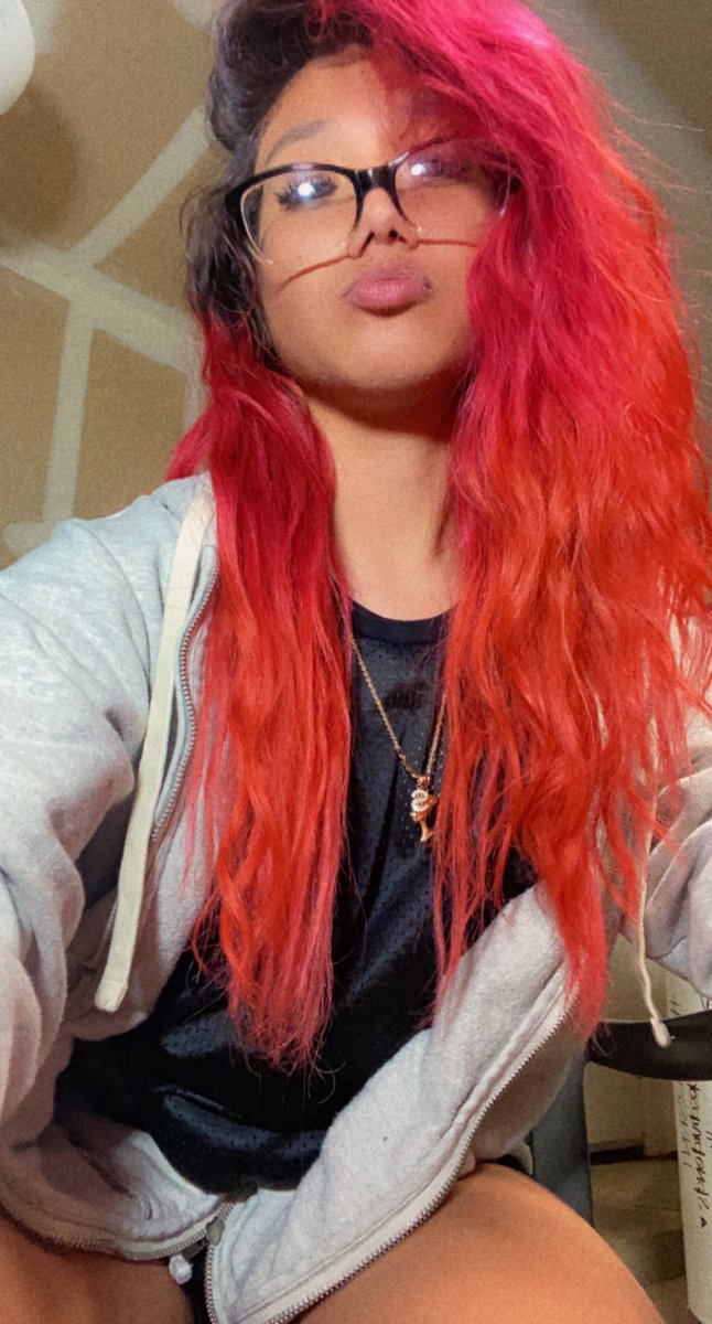 acx3_2x's tweet photo. sTG ion ever take actual pictures… but my sister really did her SHIT w/ my hair 😭🔥 … *as always* 😅🤞🏽 #THBEnt https://t.co/D9lx41EI0w