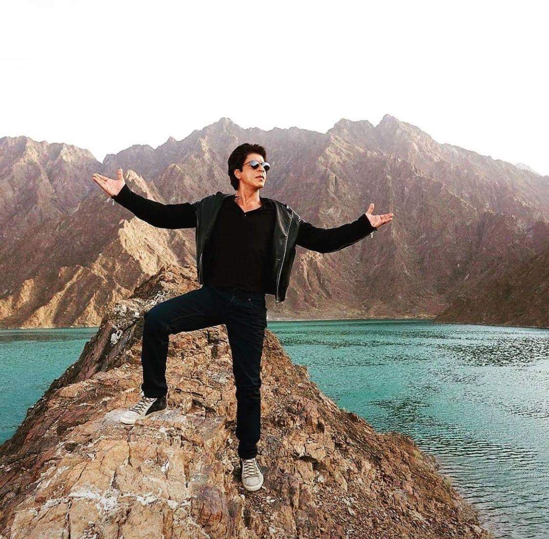 Khalidk8454's tweet photo. Happy Birthday King Khan ❤❤😍🥰
#HappyBirthdaySRK  #SRKDay  #kingkhan #ShahRukhKhan https://t.co/PxD5c8LAgq