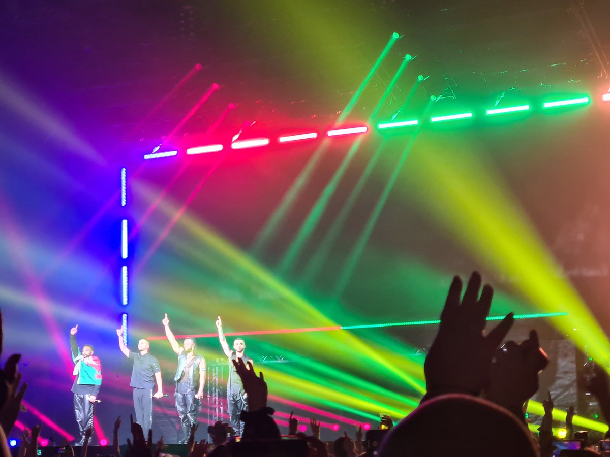 Emssssxo_'s tweet photo. @Oritse 🙌 last night in Cardiff 
💙❤💚💛
#EverybodyInLove
#BeatAgainTour

@JLSOfficial @AstonMerrygold @JBGill @MarvinHumes @Oritse https://t.co/VMzETseugW
