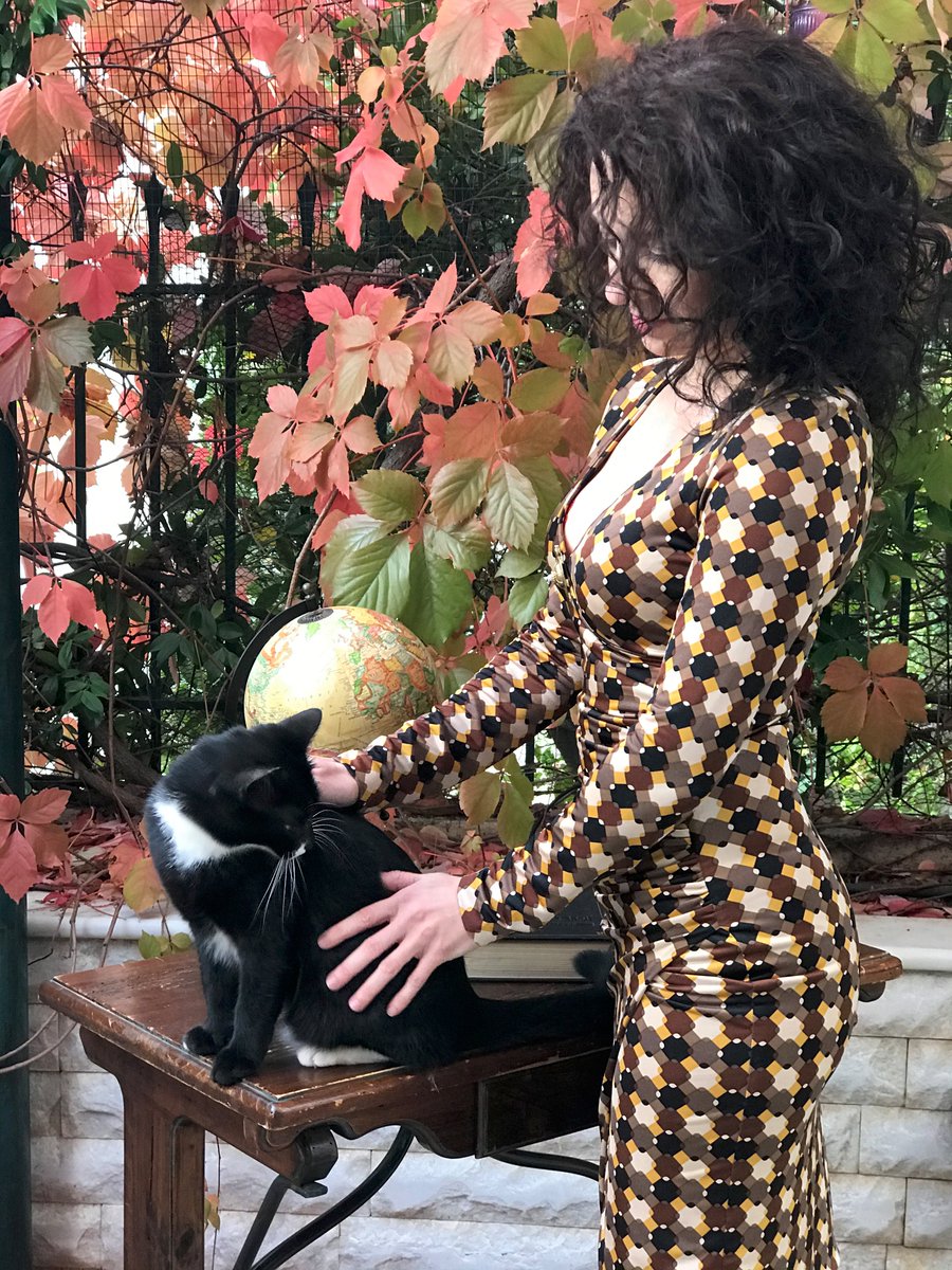 IriniKonstant's tweet photo. I love autumn colors! Happy and spicy November! Listen to my "Spicy Life" on Spotify: https://t.co/HVuryAHq1R
#spicylife #song #vocaljazz #jazzvocalist #vocaljazzalbum #nothingtolose #album #Jazz https://t.co/01oIwkgdh7